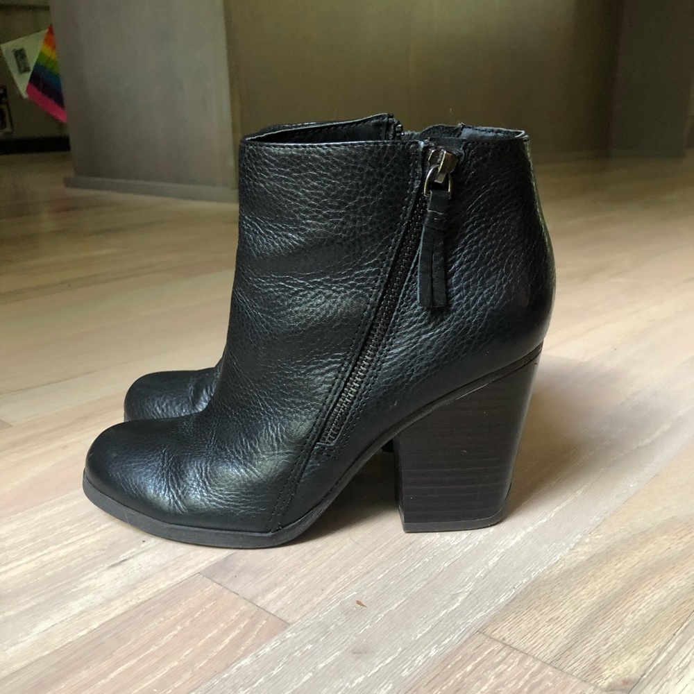 Black booties!!! ⚫️⚫️